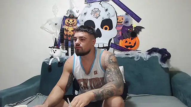 Tiberius hunk online show from 10/28/25, 07:01