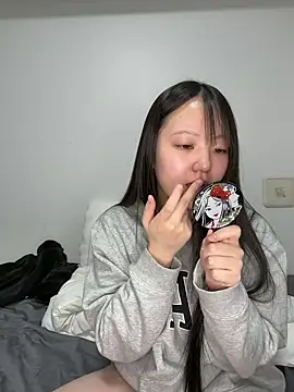 Snapshot of MinaKubo chatting on 05/05/26, 03:25 MinaKubo online show from 05/05/26, 03:25