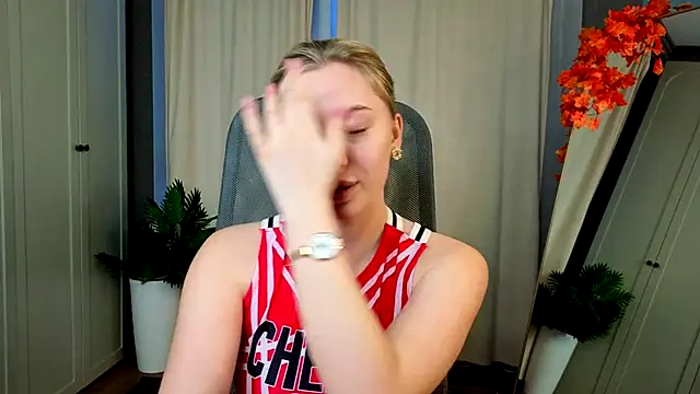 christie luv online show from 11/22/25, 01:43