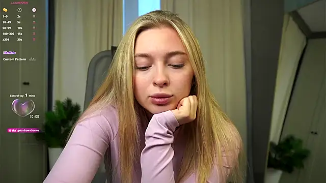 christie luv online show from 12/04/25, 01:09