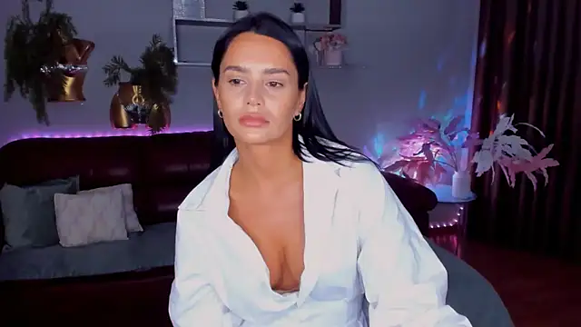 Snapshot of DanaSincere chatting on 05/19/26, 04:08 DanaSincere online show from 05/19/26, 04:08