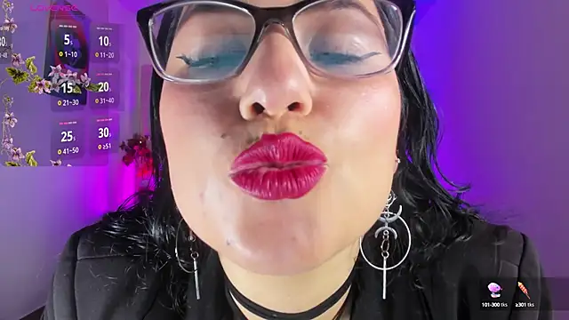 Snapshot of tamara_rouse1 chatting on 10/04/25, 04:32 tamara rouse1 online show from 10/04/25, 04:32