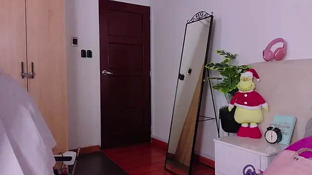 SaritaBratz online show from 12/18/25, 10:38