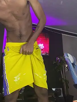 Snapshot of Miguel_bigcock chatting on 03/05/25, 09:15 Miguel bigcock online show from 03/05/25, 09:15