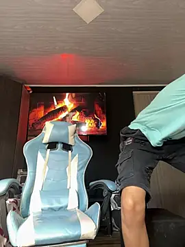 Snapshot of Miguel_bigcock chatting on 03/22/25, 02:25 Miguel bigcock online show from 03/22/25, 02:25