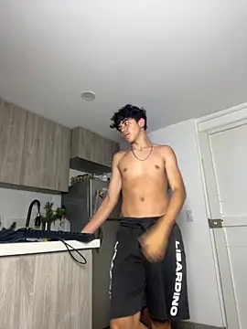 Snapshot of Miguel_bigcock chatting on 09/18/25, 11:18 Miguel bigcock online show from 09/18/25, 11:18