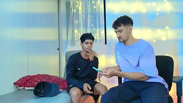 Snapshot of Miguel_bigcock chatting on 12/15/25, 11:09 Miguel bigcock online show from 12/15/25, 11:09