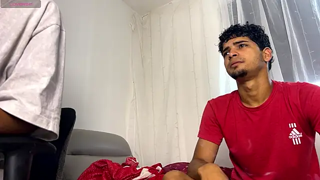 Snapshot of Miguel_bigcock chatting on 12/17/25, 03:51 Miguel bigcock online show from 12/17/25, 03:51