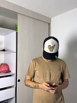 Snapshot of Miguel_bigcock chatting on 01/05/26, 08:23 Miguel bigcock online show from 01/05/26, 08:23