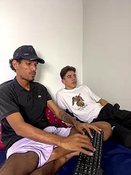 Snapshot of Miguel_bigcock chatting on 01/08/26, 01:30 Miguel bigcock online show from 01/08/26, 01:30