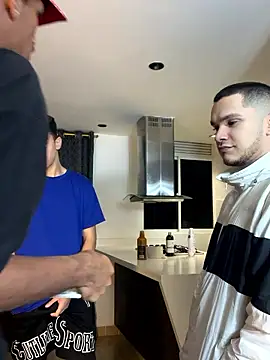 Snapshot of Miguel_bigcock chatting on 01/10/26, 02:35 Miguel bigcock online show from 01/10/26, 02:35