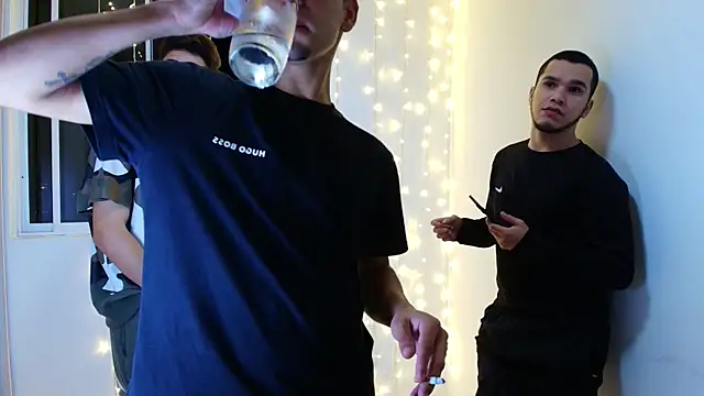 Snapshot of Miguel_bigcock chatting on 01/18/26, 03:43 Miguel bigcock online show from 01/18/26, 03:43