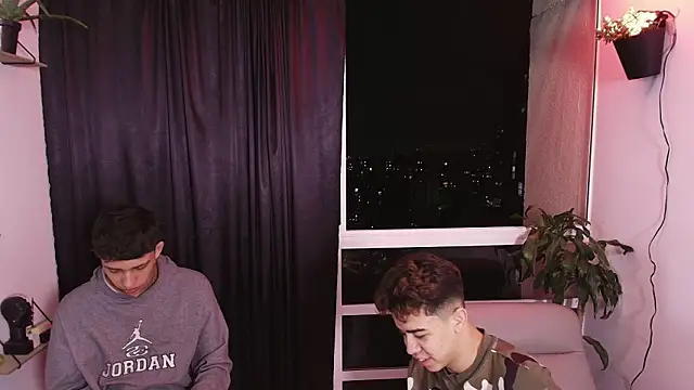 Snapshot of Miguel_bigcock chatting on 02/01/26, 01:15 Miguel bigcock online show from 02/01/26, 01:15