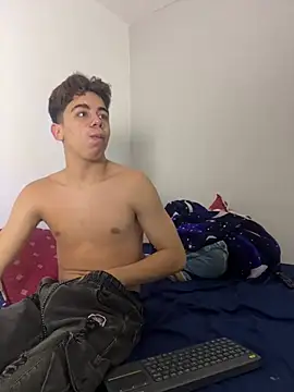 Snapshot of Miguel_bigcock chatting on 02/04/26, 04:40 Miguel bigcock online show from 02/04/26, 04:40