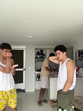 Snapshot of Miguel_bigcock chatting on 02/18/26, 04:47 Miguel bigcock online show from 02/18/26, 04:47