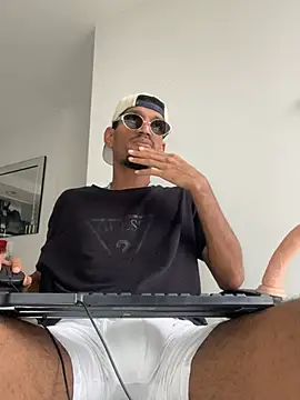 Snapshot of Miguel_bigcock chatting on 02/22/26, 09:57 Miguel bigcock online show from 02/22/26, 09:57