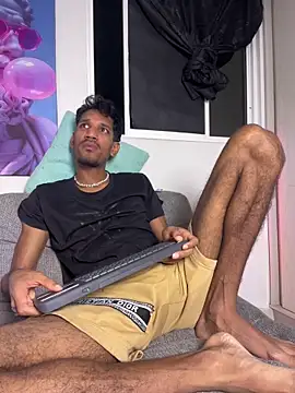 Snapshot of Miguel_bigcock chatting on 03/20/26, 01:43 Miguel bigcock online show from 03/20/26, 01:43