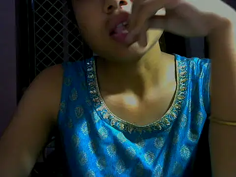 Snapshot of mayra89 chatting on 10/20/25, 01:06 mayra89 online show from 10/20/25, 01:06