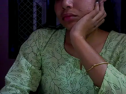 Snapshot of mayra89 chatting on 10/23/25, 01:43 mayra89 online show from 10/23/25, 01:43