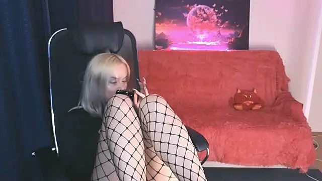 Snapshot of Miss_Alice_Silver chatting on 03/19/25, 09:58 Miss Alice Silver online show from 03/19/25, 09:58