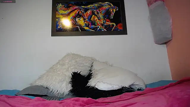Snapshot of LorenaJoness chatting on 03/17/25, 04:43 LorenaJoness online show from 03/17/25, 04:43