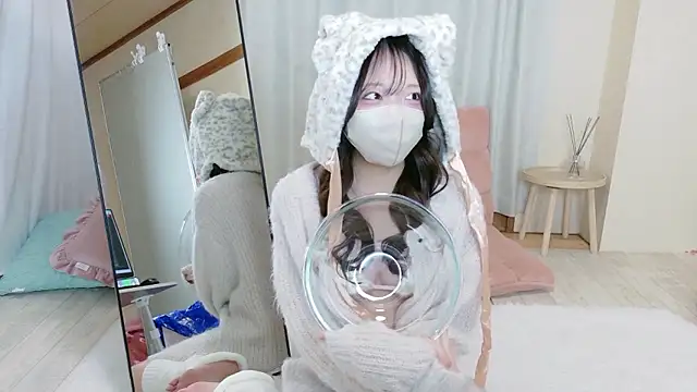 Snapshot of mami-pokoch chatting on 10/23/25, 12:48 mami-pokoch online show from 10/23/25, 12:48