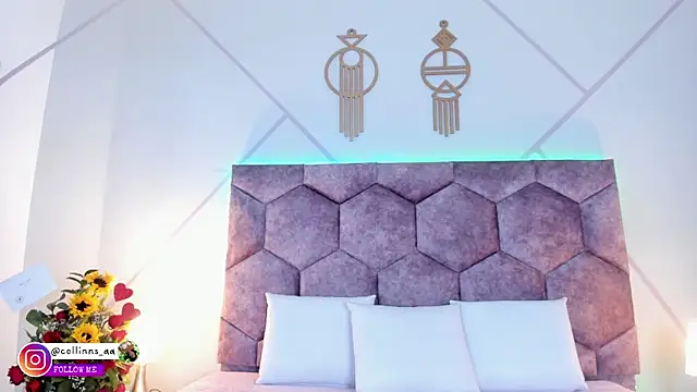 aurora collinss  online show from 12/03/25, 12:36