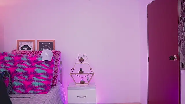 tommy blue online show from 09/24/25, 01:03