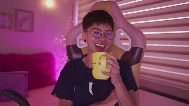 tommy blue online show from 04/15/26, 01:07