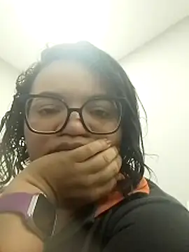 Snapshot of viviksmel chatting on 10/23/25, 05:44 viviksmel online show from 10/23/25, 05:44