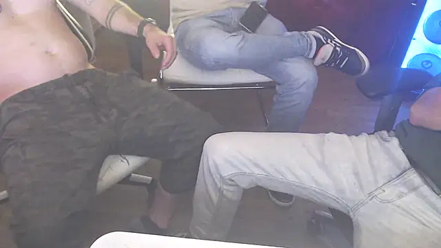 Snapshot of weknowourworth6999 chatting on 09/11/25, 05:57 weknowourworth6999 online show from 09/11/25, 05:57