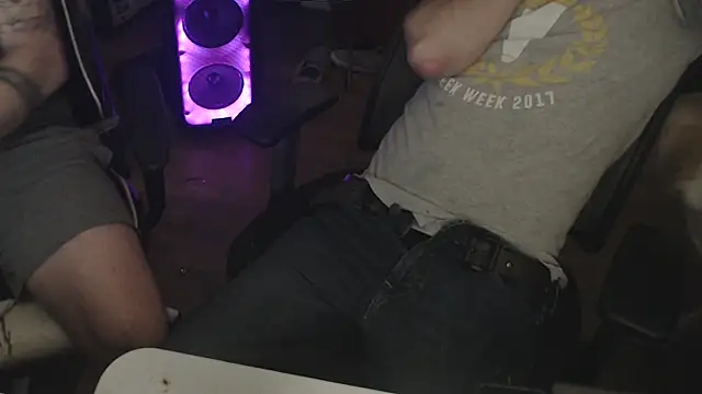 Snapshot of weknowourworth6999 chatting on 09/14/25, 01:32 weknowourworth6999 online show from 09/14/25, 01:32