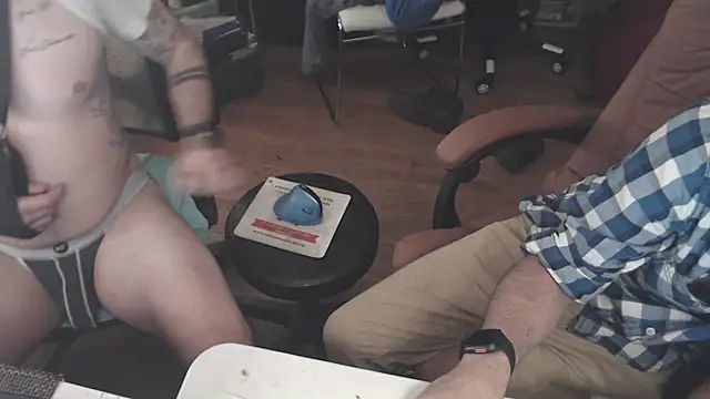 Snapshot of weknowourworth6999 chatting on 10/16/25, 09:49 weknowourworth6999 online show from 10/16/25, 09:49