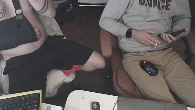 Snapshot of weknowourworth6999 chatting on 10/17/25, 02:30 weknowourworth6999 online show from 10/17/25, 02:30