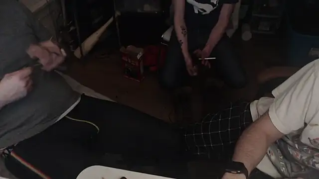 Snapshot of weknowourworth6999 chatting on 12/19/25, 04:52 weknowourworth6999 online show from 12/19/25, 04:52