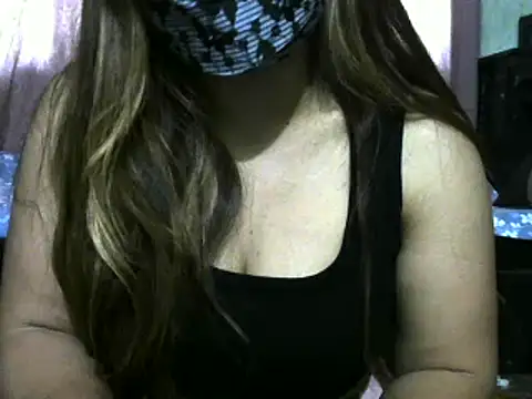 Snapshot of cute_kuku chatting on 03/23/25, 01:42 cute kuku online show from 03/23/25, 01:42