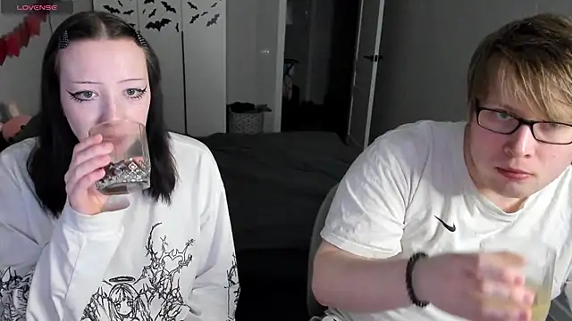 Snapshot of JayMollyy chatting on 04/16/26, 04:30 JayMollyy online show from 04/16/26, 04:30
