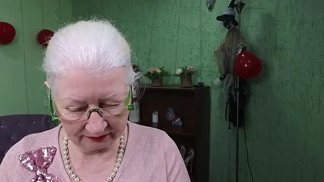 Maya Mayflower online show from 03/10/25, 09:21