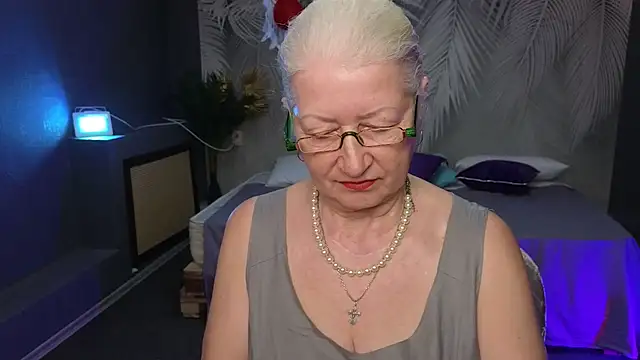 Maya Mayflower online show from 03/13/25, 12:56