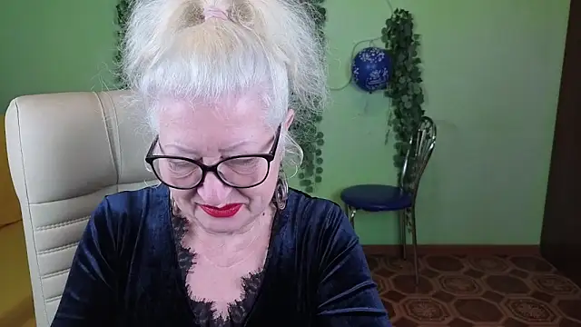 Maya Mayflower online show from 09/28/25, 04:29