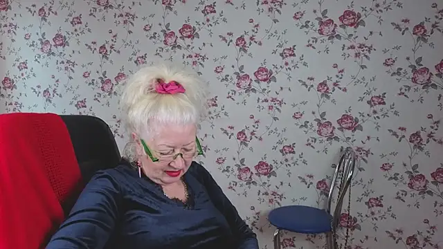 Maya Mayflower online show from 10/11/25, 04:01