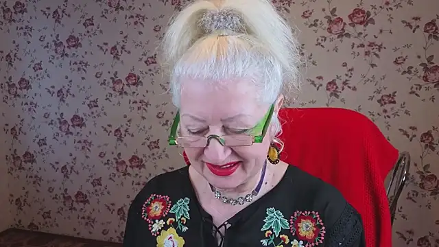 Maya Mayflower online show from 11/30/25, 05:00