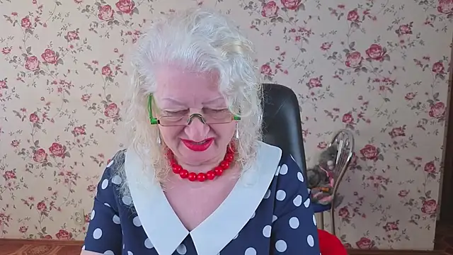 Maya Mayflower online show from 04/18/26, 03:21