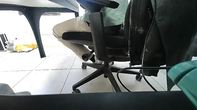 Snapshot of GM51-1988 chatting on 09/30/25, 12:43 GM51-1988 online show from 09/30/25, 12:43