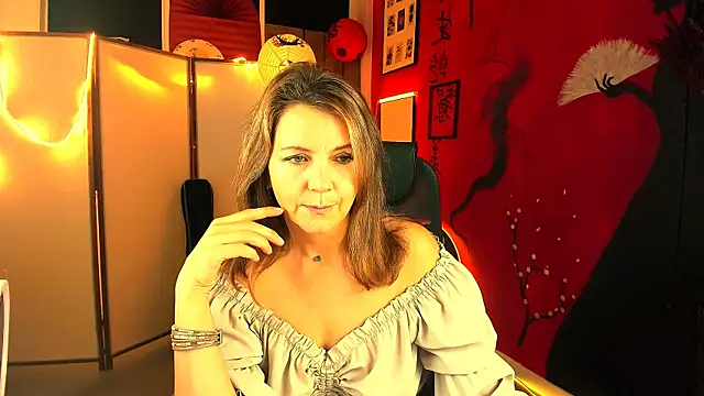 Snapshot of NicoleHitman chatting on 10/14/25, 01:45 NicoleHitman online show from 10/14/25, 01:45