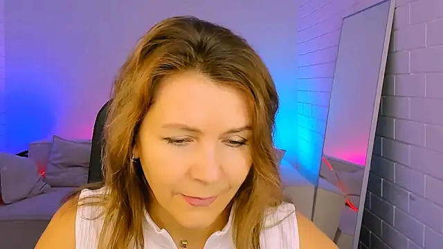 NicoleHitman online show from 11/12/25, 09:21