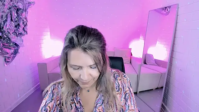 Snapshot of NicoleHitman chatting on 06/29/26, 01:11 NicoleHitman online show from 06/29/26, 01:11