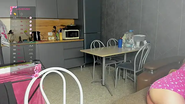 Snapshot of EvaTheHeart chatting on 10/18/25, 03:09 EvaTheHeart online show from 10/18/25, 03:09