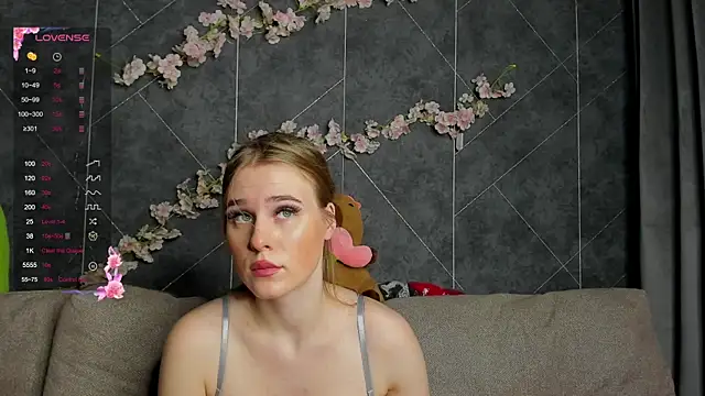 Snapshot of EvaTheHeart chatting on 11/12/25, 02:12 EvaTheHeart online show from 11/12/25, 02:12