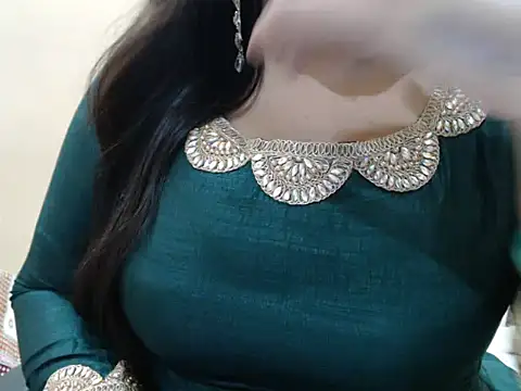 Surjeet Kaur online show from 06/17/26, 07:22